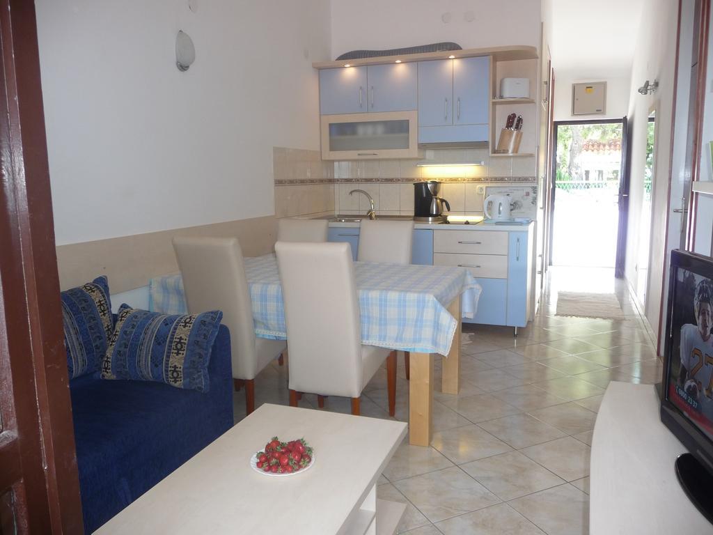 Apartments Lavica Podstrana Room photo
